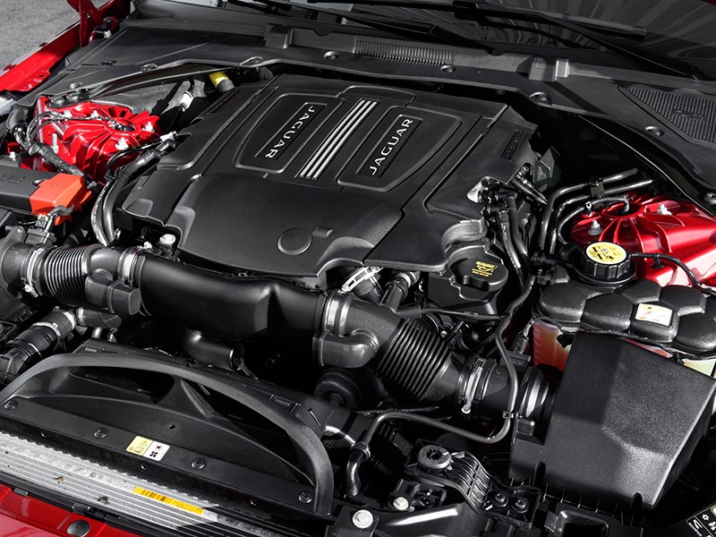 Jaguar XE 2015 двигатель