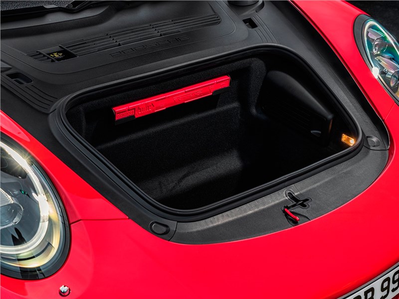Porsche 911 Carrera S 2016 багажное отделение
