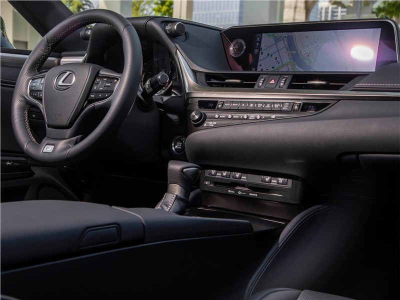 Lexus ES 2019 салон
