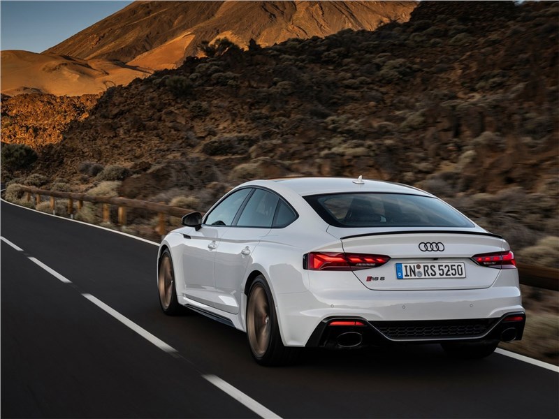 Audi RS5 Sportback 2020 вид сзади