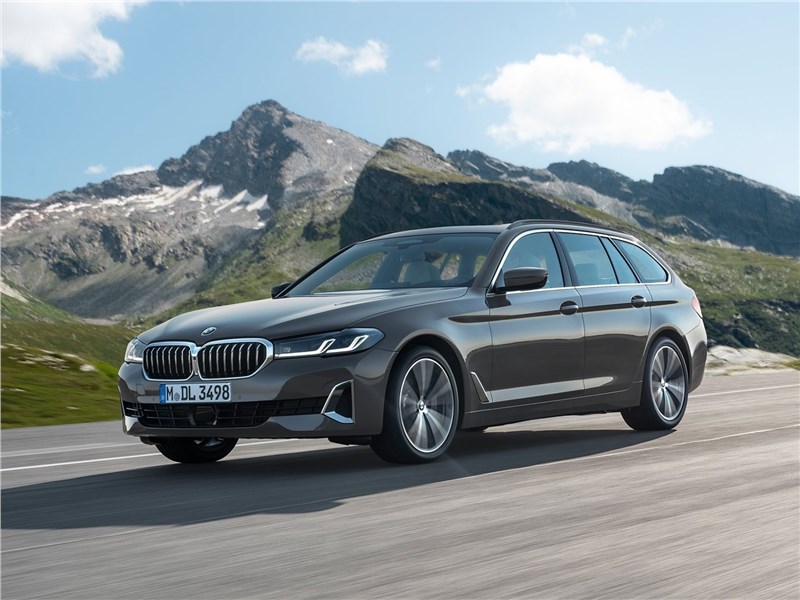 BMW 5-Series Touring 2021 вид спереди