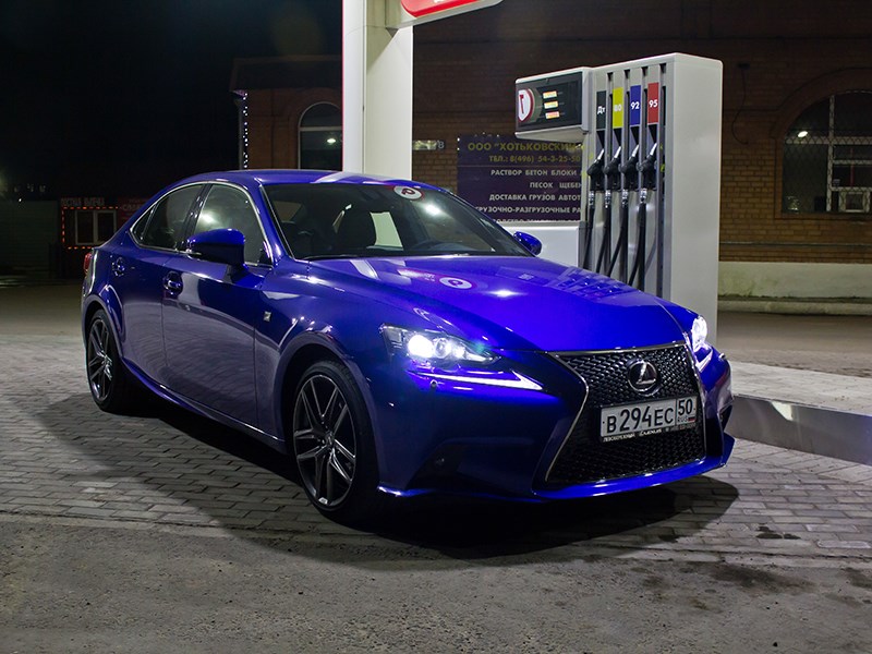 Lexus IS FS 2013 вид спереди