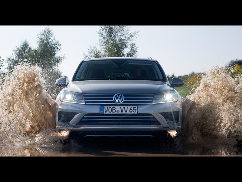 Volkswagen Touareg 2014 вид спереди