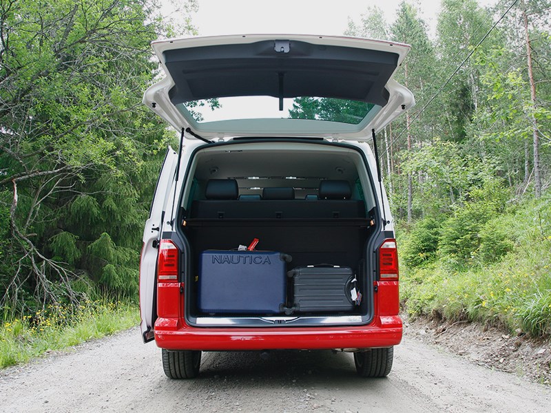 Volkswagen Multivan 2015 багажное отделение