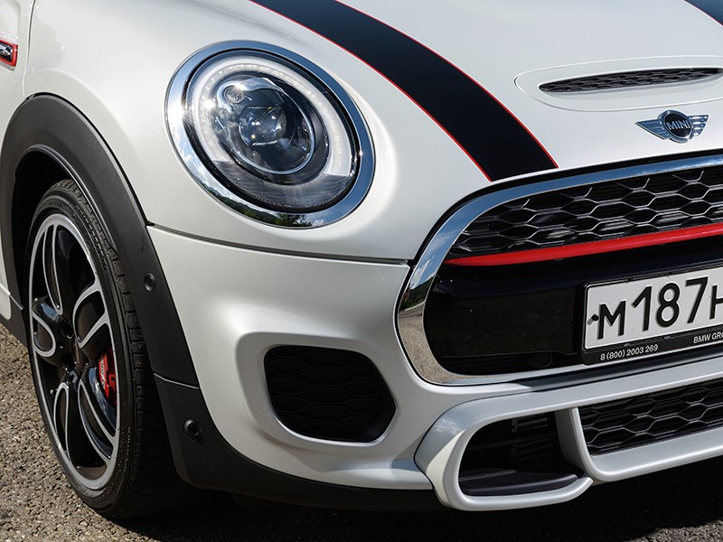 Mini John Cooper Works 2015 передняя фара