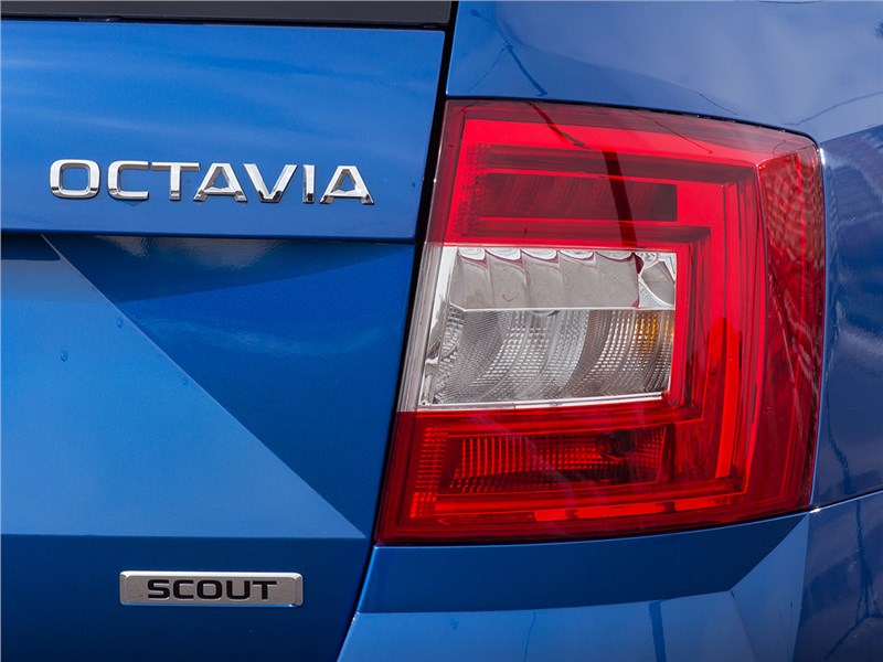 Skoda Octavia Scout 2015 задний фонарь