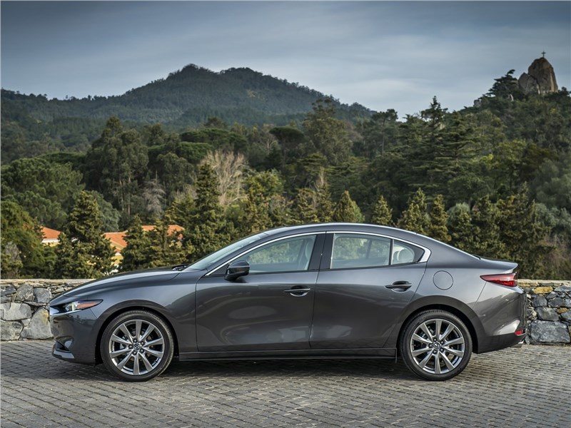 Mazda 3 Sedan 2019 вид сбоку