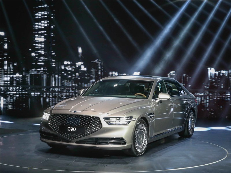 Hyundai Genesis G90 2019 вид спереди