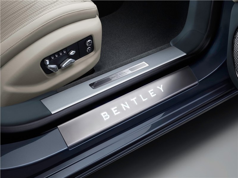 Bentley Flying Spur 2020 переднее кресло