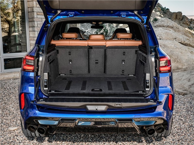 BMW X5 M 2020 багажное отделение