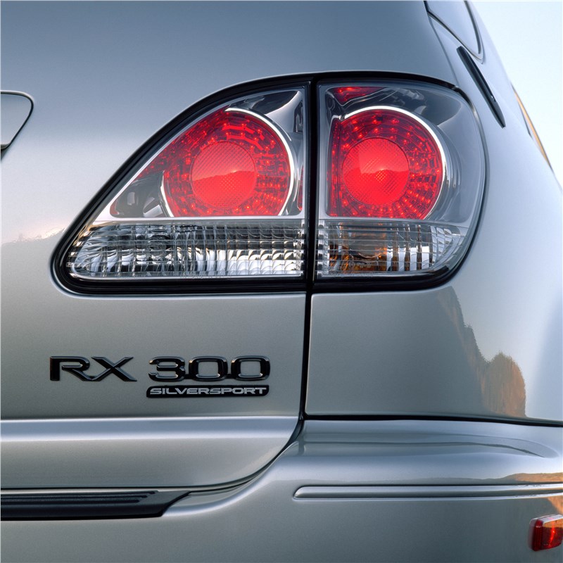 Lexus RX300 2001 задние фонари