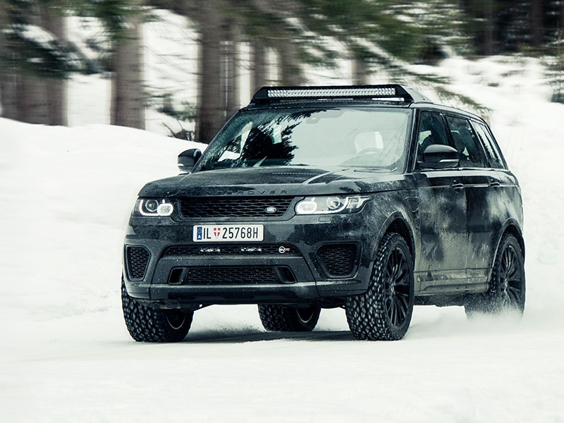 Land Rover Range Rover Sport SVR 2015 вид спереди