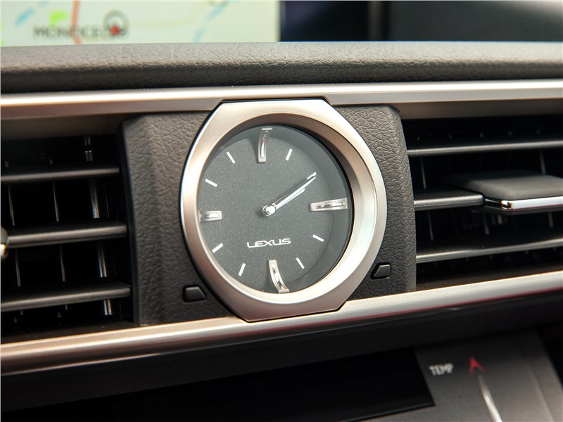 Lexus RC F 2015 часы