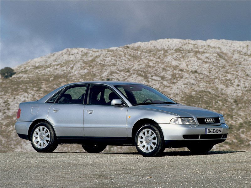 Audi A4 1998 вид сбоку