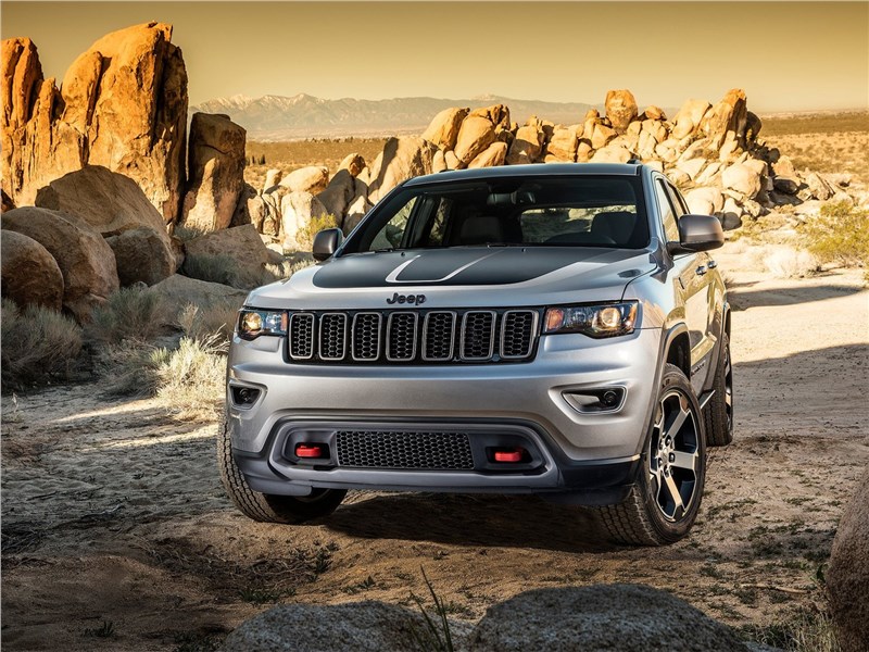 Jeep Grand Cherokee Trailhawk 2017 вид спереди