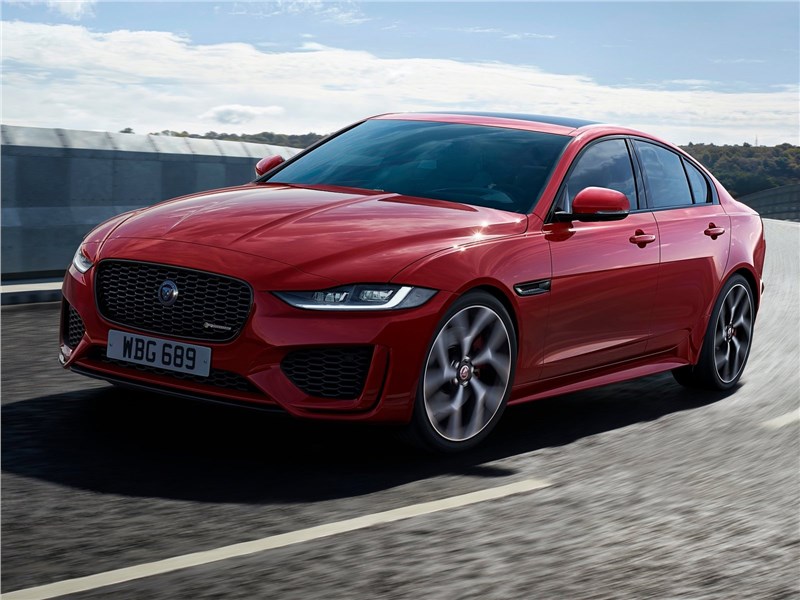 Jaguar XE 2020 вид спереди