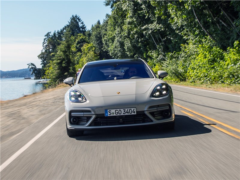 Porsche Panamera Sport Turismo 2018 вид спереди