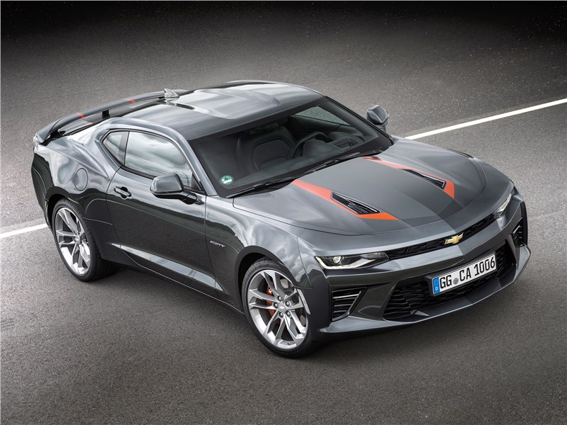 Chevrolet Camaro 2016 вид спереди сбоку