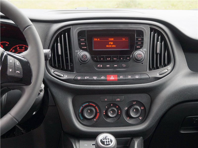 Fiat Doblo 2015 центральная консоль
