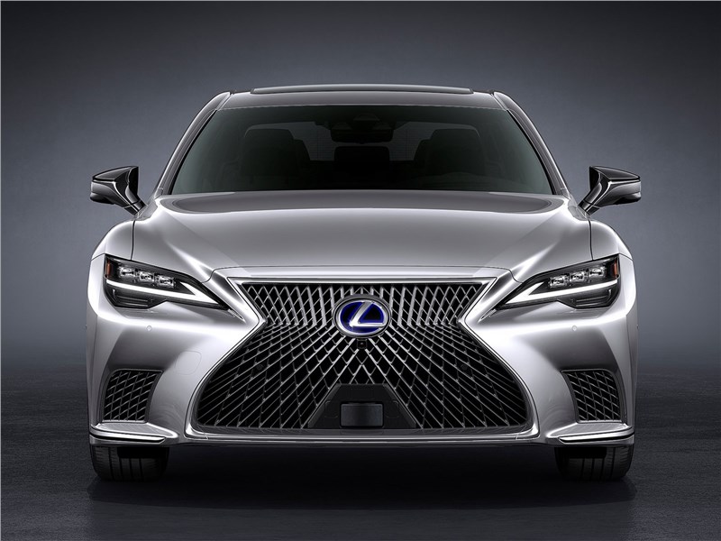 Lexus LS (2021) вид спереди