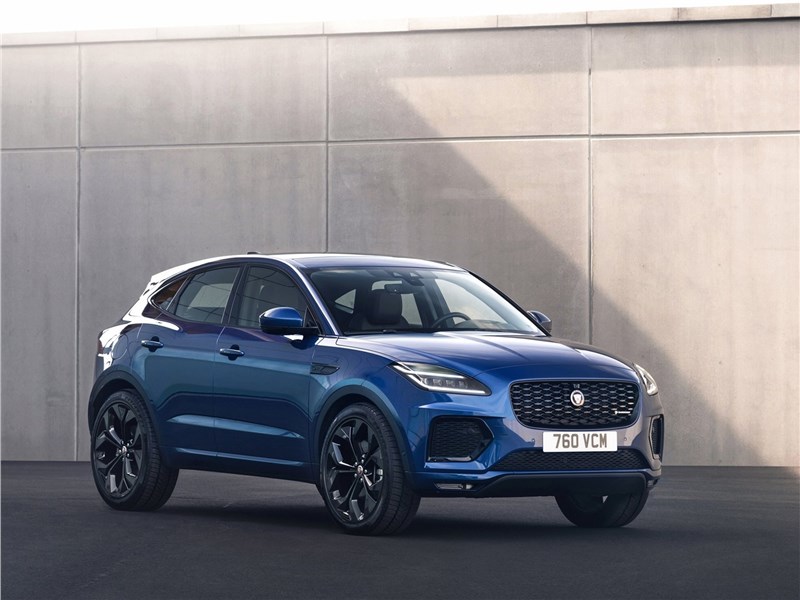 Jaguar E-Pace (2021) вид спереди