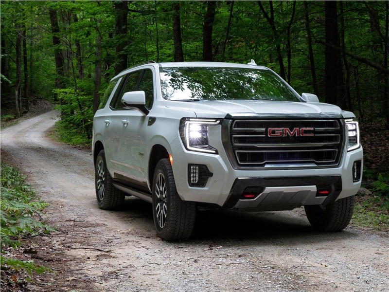 GMC Yukon AT4 (2021) вид спереди