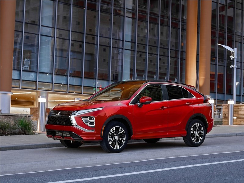 Mitsubishi Eclipse Cross (2022) вид спереди