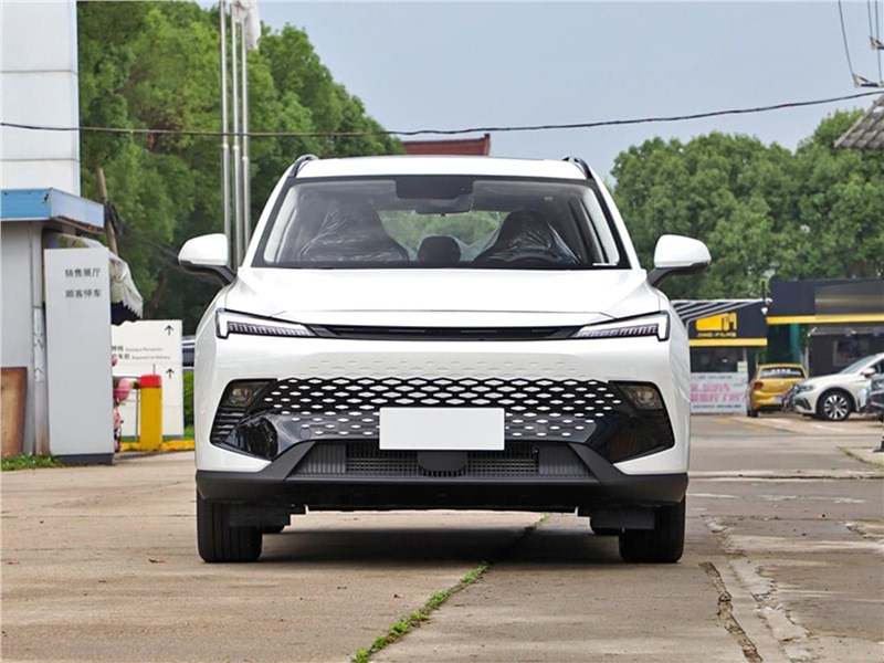 BAIC X55 (2023) вид спереди