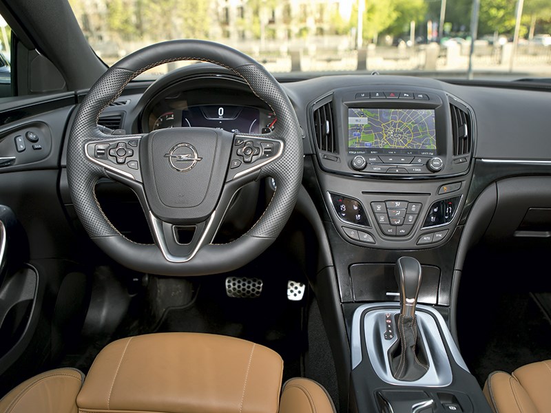 Opel Insignia 2014 водительское место