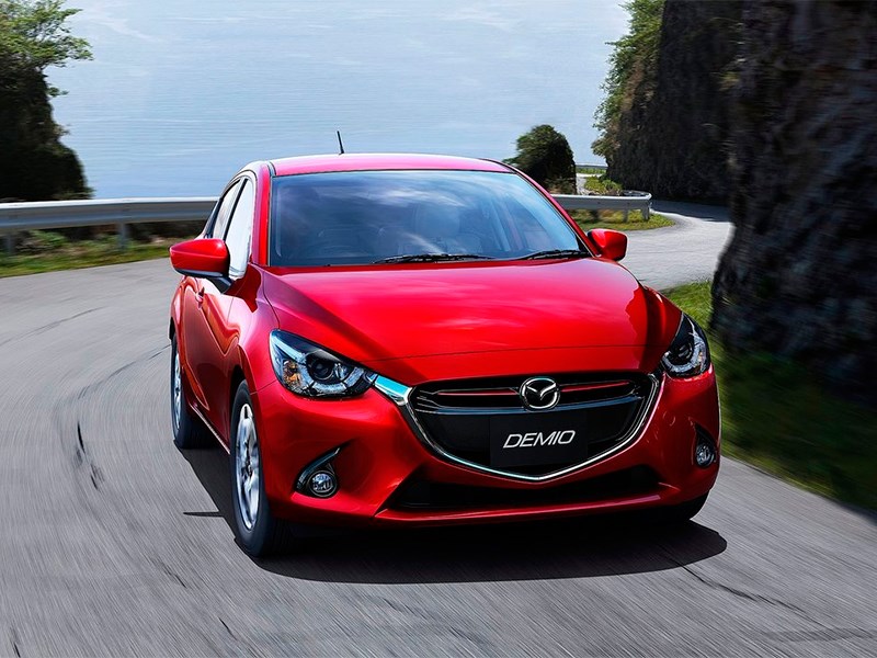 Mazda 2 2015 вид спереди