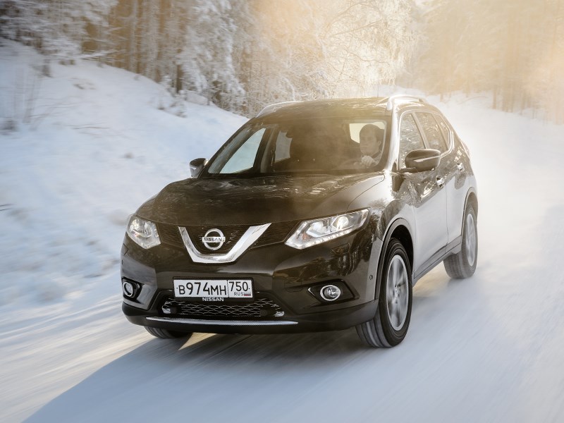 Nissan X-Trail 2014 вид спереди