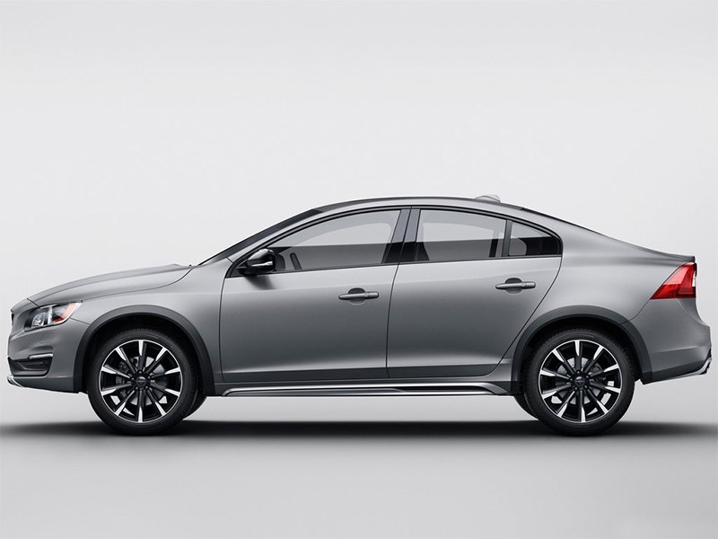 Volvo S60 Cross Country 2016 вид сбоку