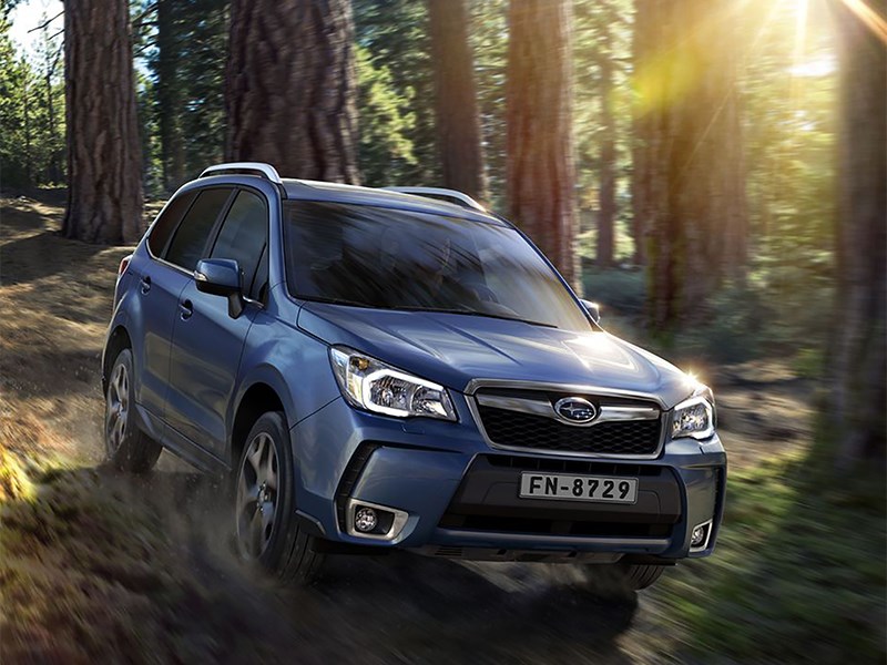 Subaru Forester 2015 вид спереди