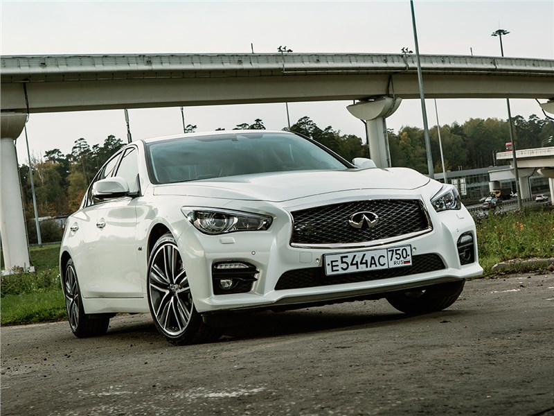 Infiniti Q50 2016 вид спереди