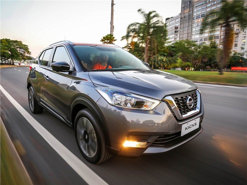 Nissan Kicks 2017 вид спереди