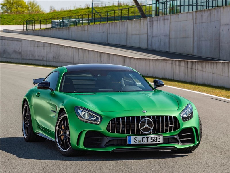 Mercedes-AMG GT R 2017 вид спереди