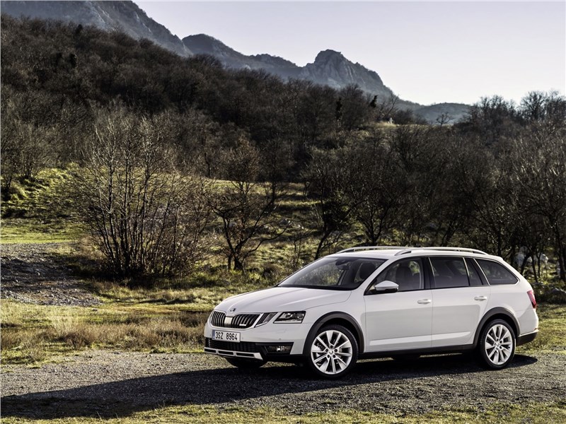 Skoda Octavia Scout 2017 вид сбоку