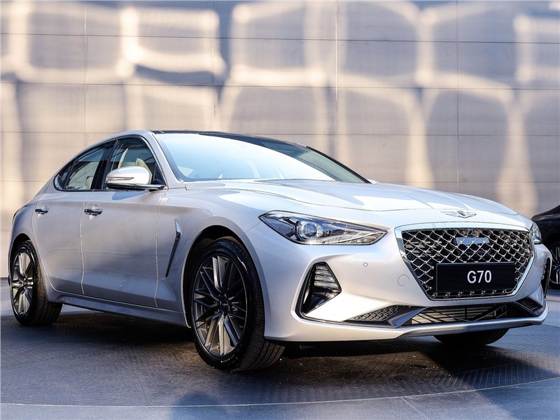 Genesis G70 2018 вид спереди