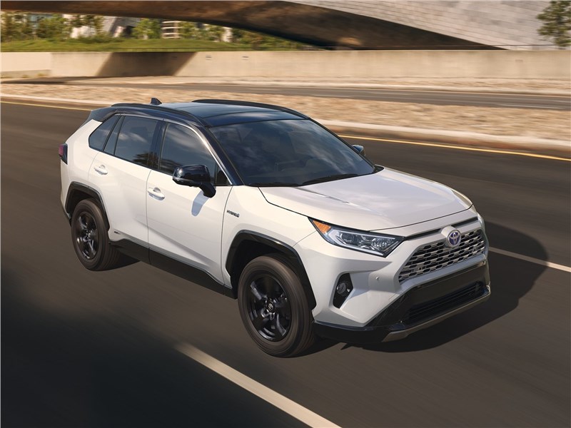 Toyota RAV4 2019 вид спереди