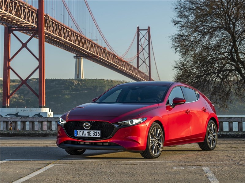 Mazda 3 2019 вид спереди