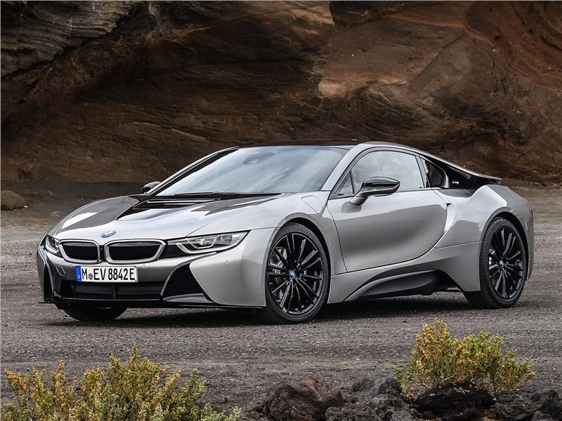 BMW i8 Coupe 2019 вид спереди