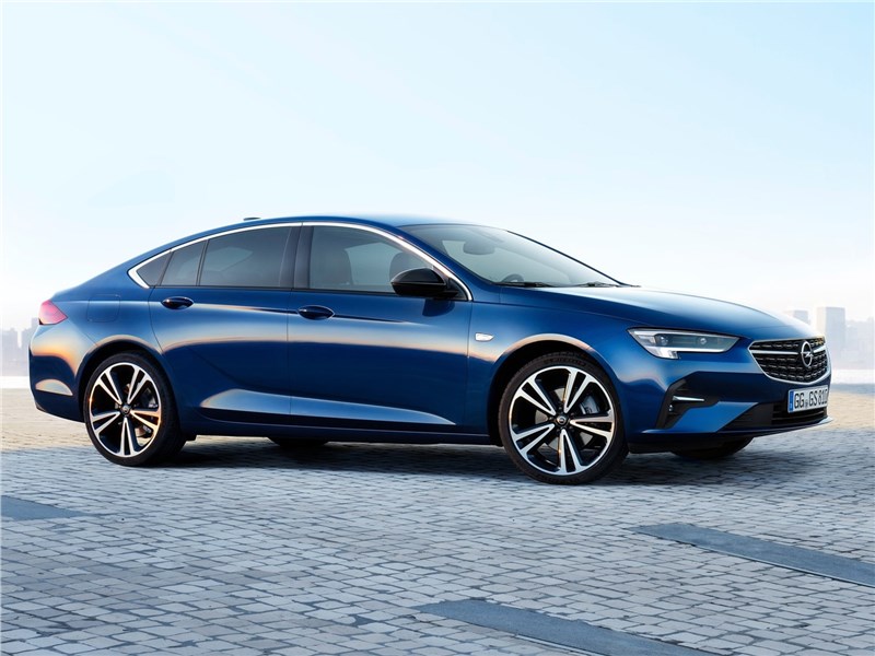 Opel Insignia 2020 вид сбоку