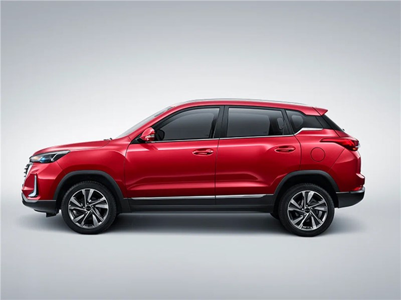 BAIC X35 (2023) вид сбоку