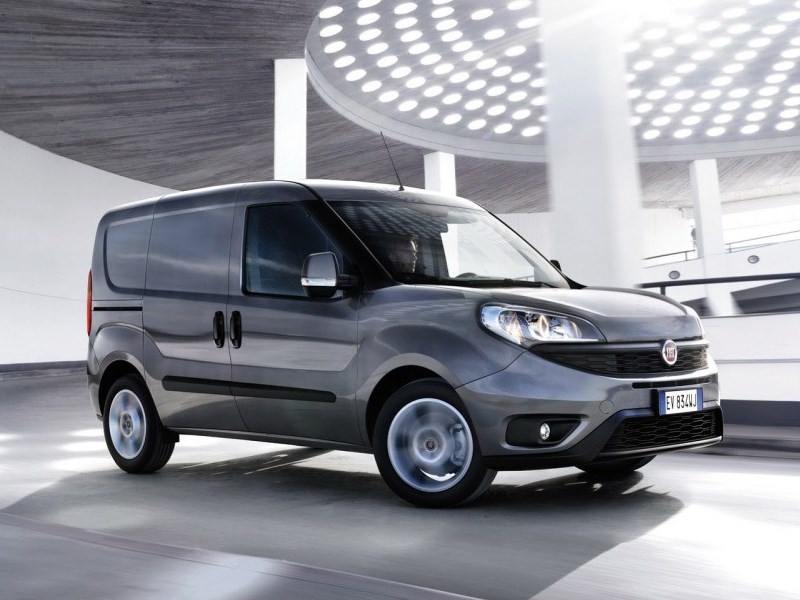 Fiat Doblo 2015 вид сбоку