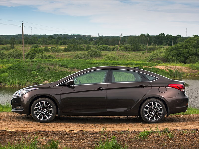 Hyundai i40 2015 вид сбоку