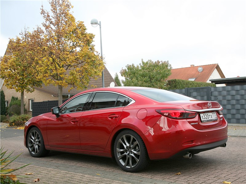 Mazda 6 2016 вид сзади