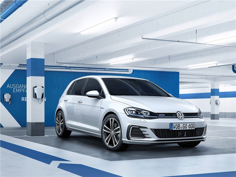 Volkswagen Golf 2017 вид спереди