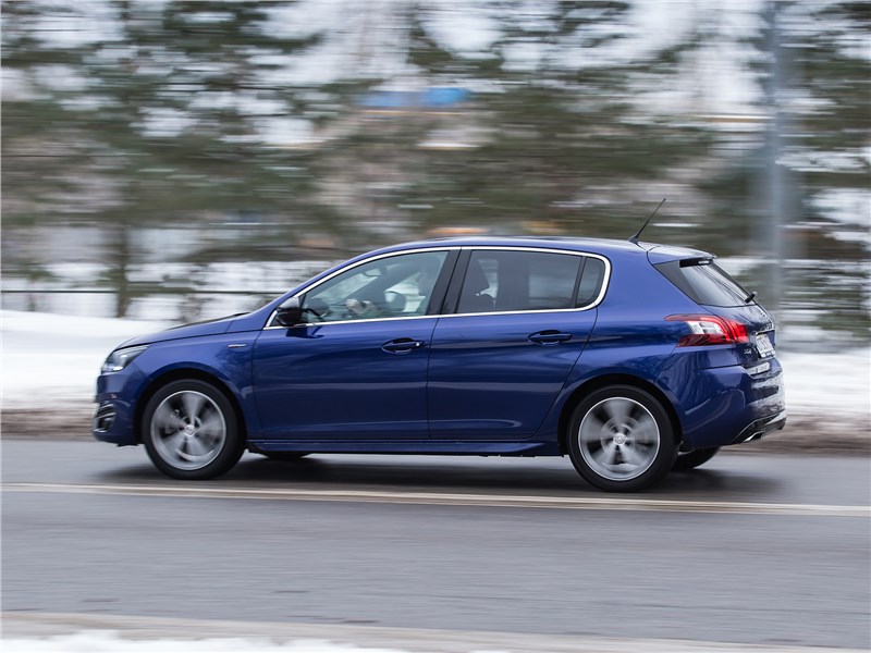 Peugeot 308 2013 вид сбоку