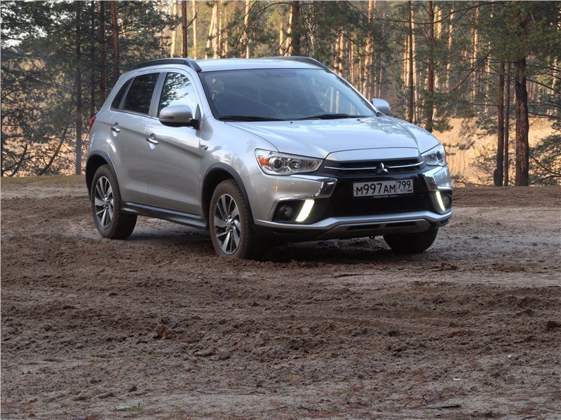 Mitsubishi ASX 2017 вид спереди