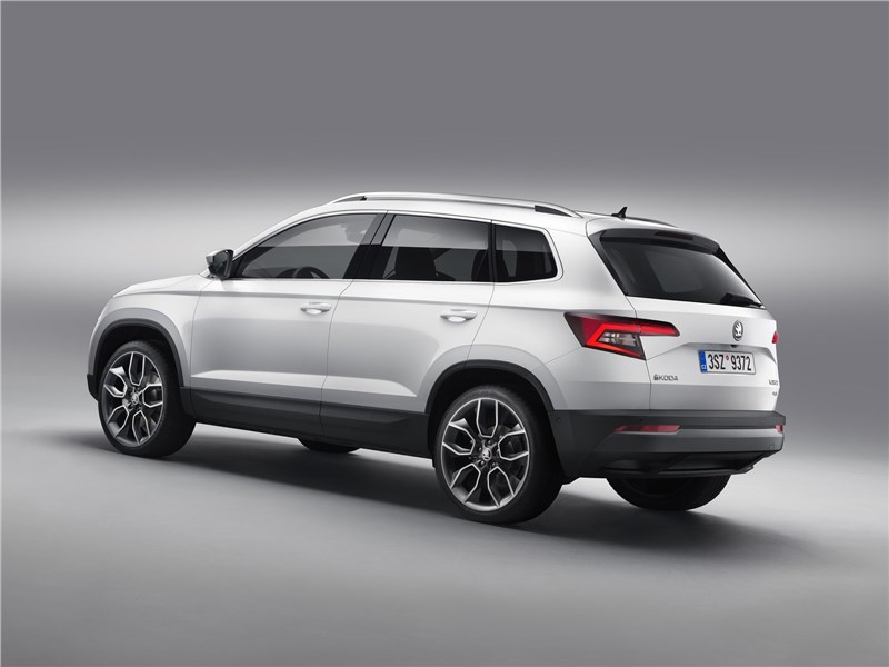 Skoda Karoq 2018 вид сбоку